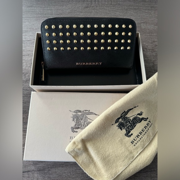 Burberry Studded Wallet - Full Inclusion 🖤 - Picture 4 of 7